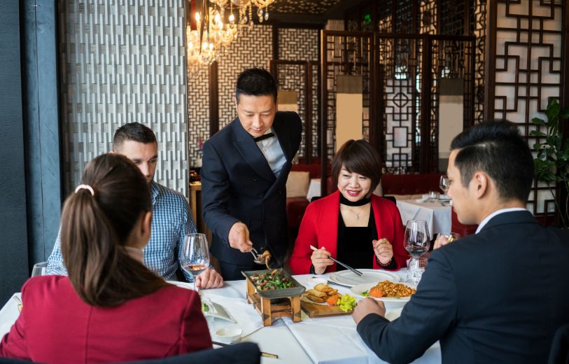 Mẫu câu tiếng Trung khi đi ăn nhà hàng